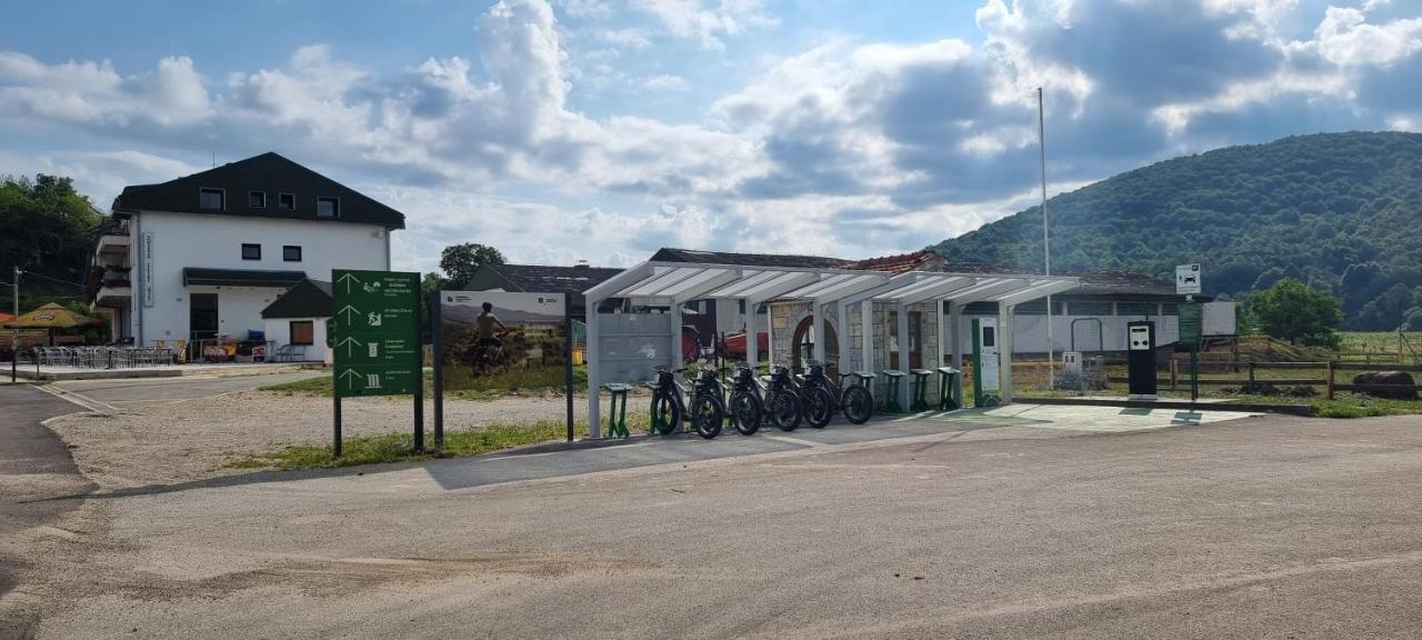 Appartamento Kod Slaveka Kostanjevac Esterno foto